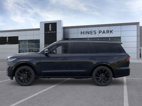 New 2025 Lincoln Navigator Reserve w/ Jet Appearance Package image 3