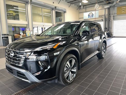 Used 2024 Nissan Rogue SL w/ SL Premium Package image 2