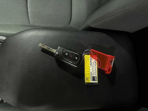 Certified 2021 Toyota RAV4 LE image 31