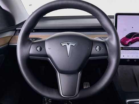 Used 2022 Tesla Model Y Performance AWD/4WD image 16