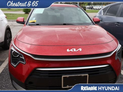 Used 2023 Kia Niro EX image 9