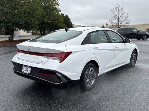 New 2026 Hyundai Elantra Blue image 7
