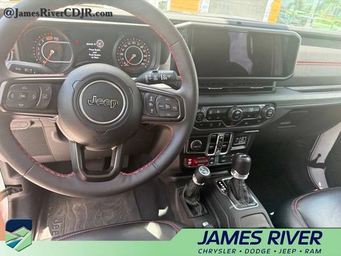 Used 2024 Jeep Wrangler Unlimited Rubicon w/ Technology Group AWD/4WD image 9