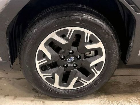 Used 2025 Subaru Forester Premium image 9