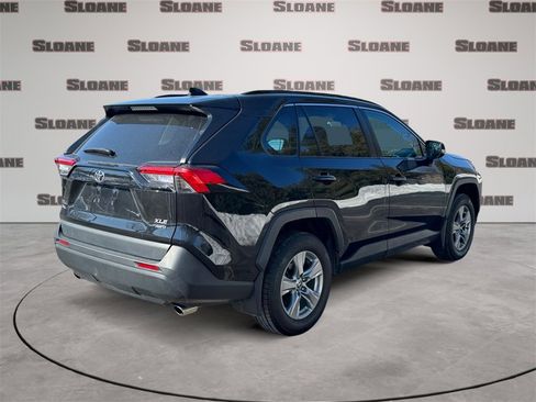 Used 2022 Toyota RAV4 XLE image 5