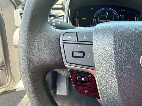 Used 2025 Toyota Camry LE image 28