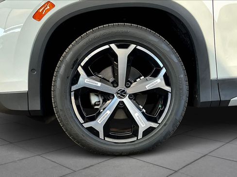 New 2026 Volkswagen Tiguan SE FWD image 11