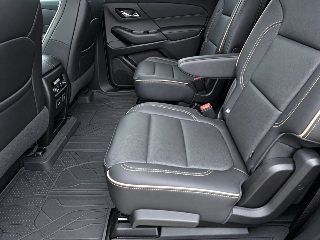 Used 2022 Chevrolet Traverse Premier w/ Redline Edition AWD/4WD image 24