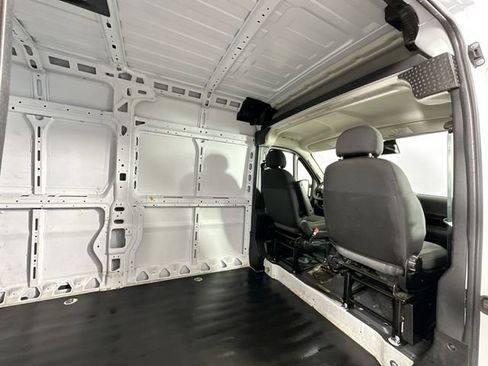 Used 2025 RAM ProMaster 2500 w/ Convenience Group FWD image 16