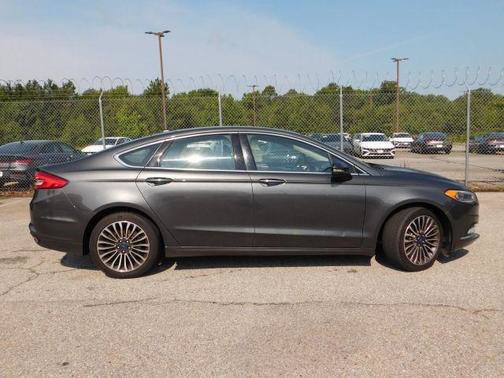 Used 2017 Ford Fusion SE w/ Equipment Group 202A AWD/4WD image 4
