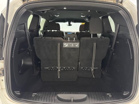 Used 2020 Chrysler Pacifica Touring w/ S Appearance Package FWD image 18