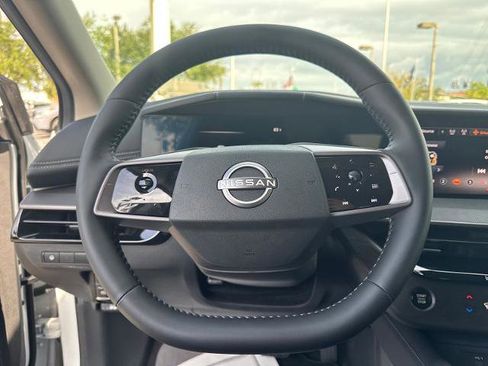 Certified 2025 Nissan Murano SV image 13