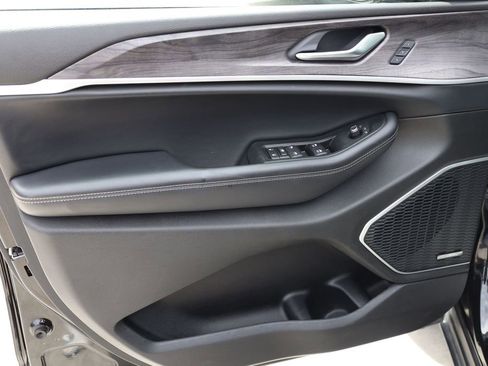 Used 2021 Jeep Grand Cherokee L Limited AWD/4WD image 10