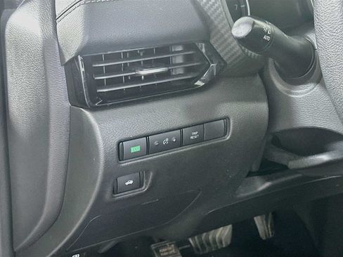 Used 2024 Nissan Sentra SV FWD image 8