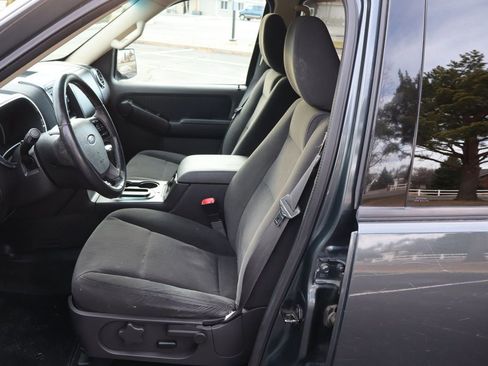 Used 2010 Ford Explorer Sport Trac XLT image 19