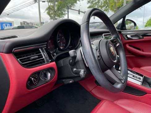 Used 2024 Porsche Macan AWD/4WD image 27