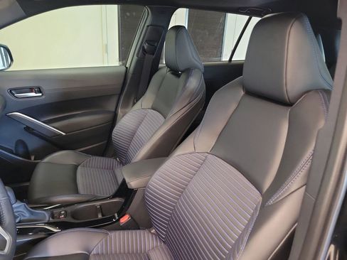 Used 2024 Toyota Corolla Cross XSE w/ Convenience Package image 11