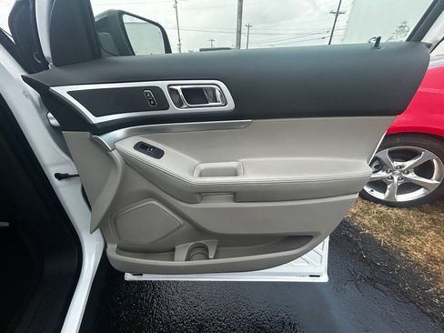 Used 2014 Ford Explorer XLT w/ Equipment Group 202A image 27