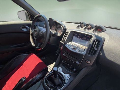Used 2017 Nissan 370Z NISMO RWD image 21