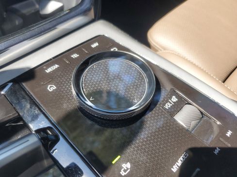 Used 2025 BMW X3 xDrive30i w/ Premium Package image 30