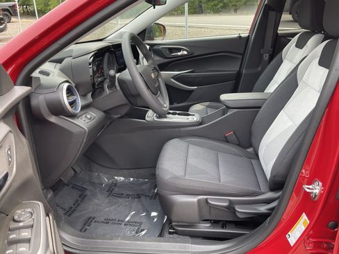 Used 2026 Chevrolet Trax LS FWD image 11