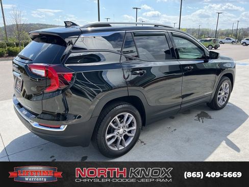 Used 2024 GMC Terrain SLT image 18