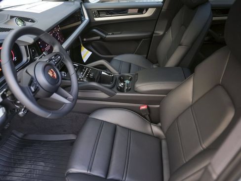 New 2026 Porsche Cayenne Coupe AWD/4WD image 16