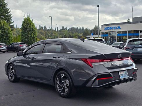 Used 2024 Hyundai Elantra Limited FWD image 14