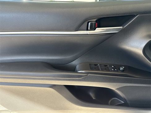 Used 2023 Toyota Camry SE image 18