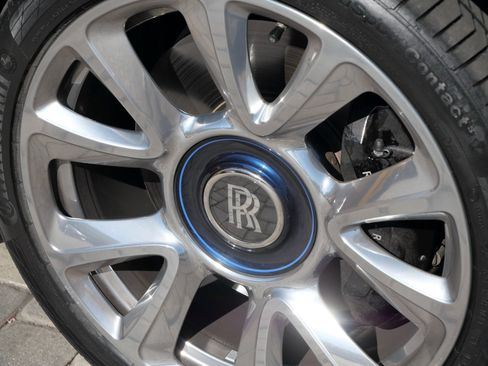 Used 2019 Rolls-Royce Wraith image 23