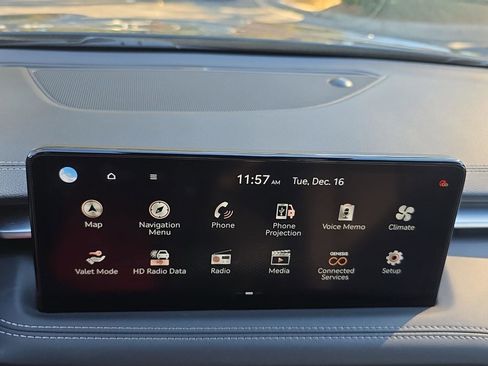 Used 2023 Genesis G70 2.0T image 16