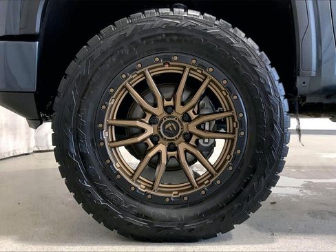 Used 2020 GMC Sierra 1500 AT4 w/ AT4 Premium Package image 8