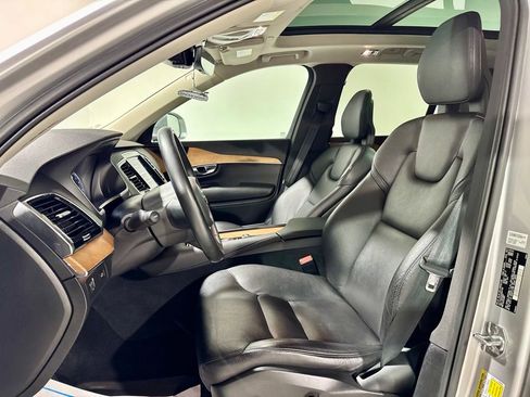 Used 2022 Volvo XC90 T6 Momentum w/ Advanced Package image 3