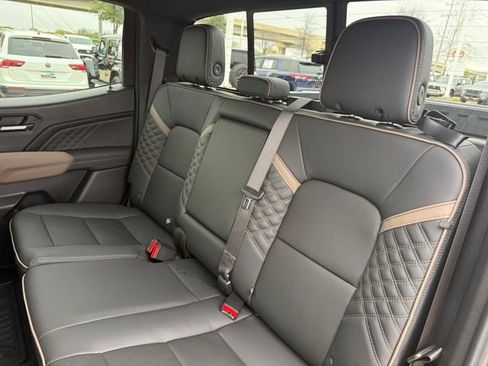 Used 2024 GMC Canyon Denali image 29