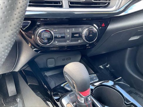 Used 2024 Chevrolet Trax RS w/ Sunroof Package FWD image 31