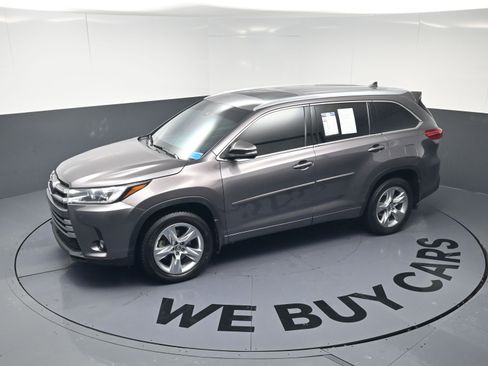Used 2019 Toyota Highlander Limited image 29
