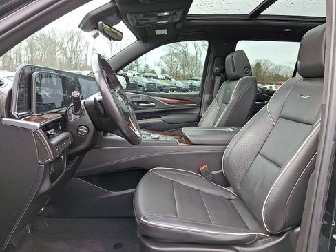 Used 2023 Cadillac Escalade Premium Luxury image 15