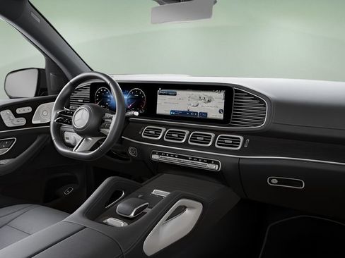 Used 2025 Mercedes-Benz GLS 450 4MATIC image 41