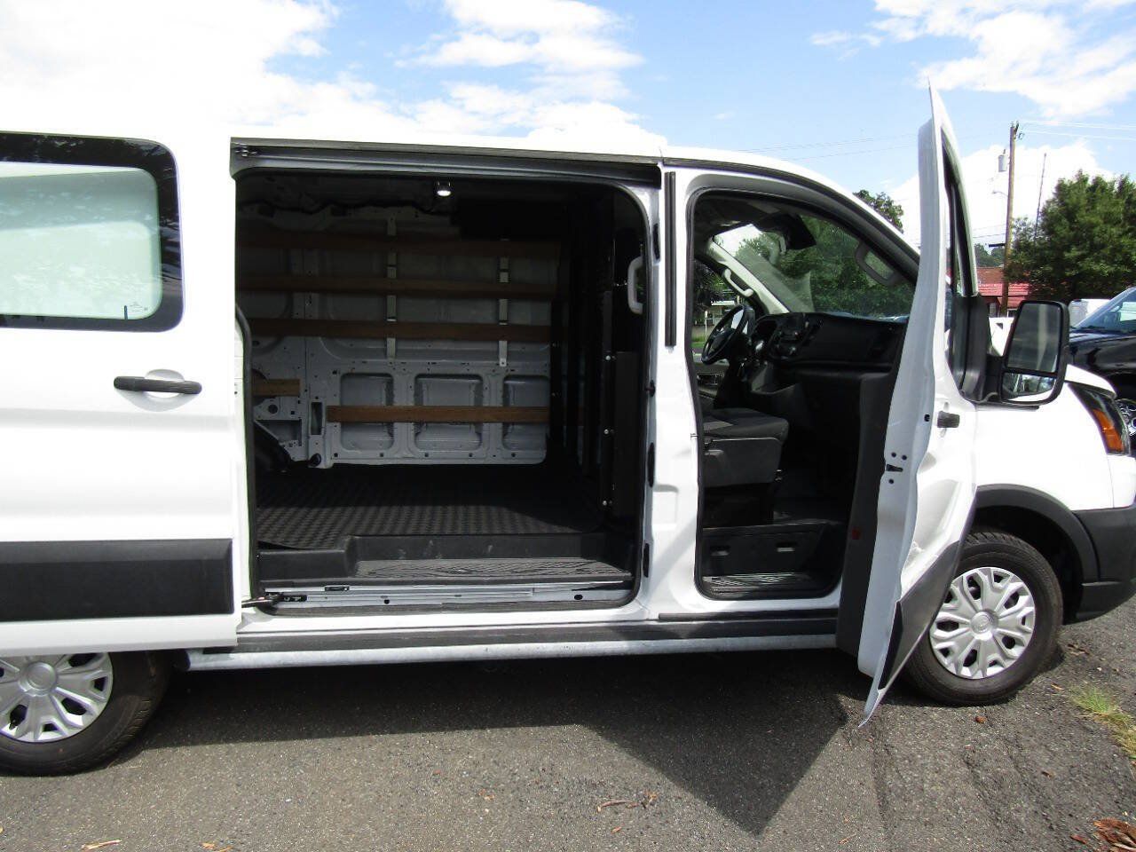 Used 2024 Ford Transit 250 Low Roof w/ Exterior Upgrade Package RWD image 24