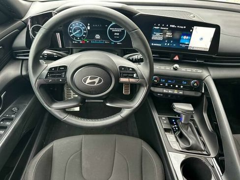 Used 2025 Hyundai Elantra SEL FWD image 17