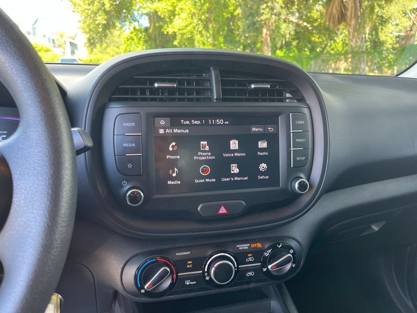 Used 2025 Kia Soul LX w/ LX Technology Package FWD image 19