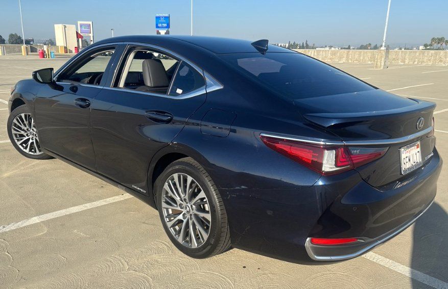 Used 2019 Lexus ES 300h w/ Premium Package FWD image 7