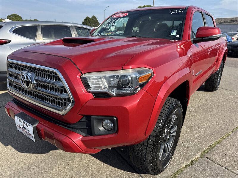 Used 2016 Toyota Tacoma TRD Sport w/ Towing Package AWD/4WD image 1