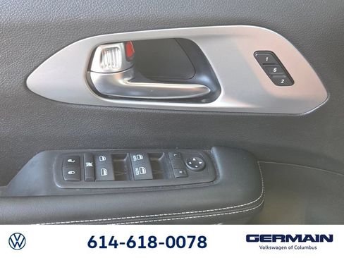 Used 2023 Chrysler Pacifica Touring-L w/ S Appearance Package AWD/4WD image 29
