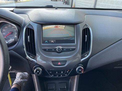 Used 2017 Chevrolet Cruze LT image 20