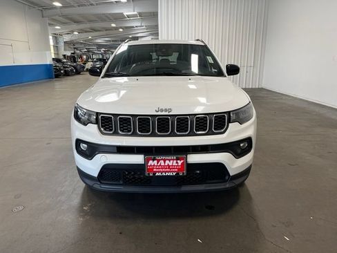 Used 2024 Jeep Compass Latitude AWD/4WD image 8