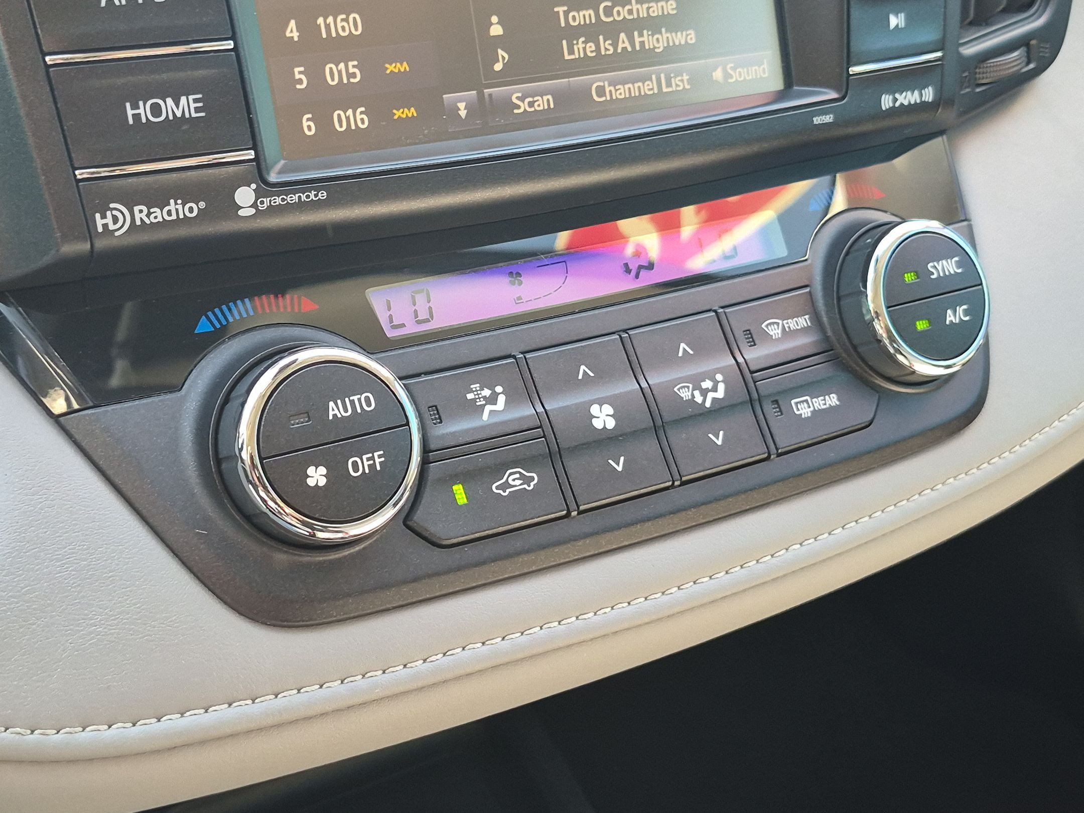 Used 2018 Toyota RAV4 XLE AWD/4WD image 21
