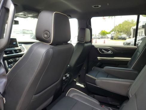 Used 2024 GMC Yukon XL SLT w/ SLT Luxury Package RWD image 9