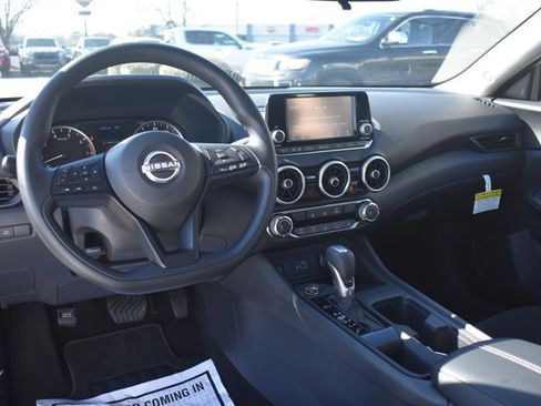 Used 2025 Nissan Sentra S image 16