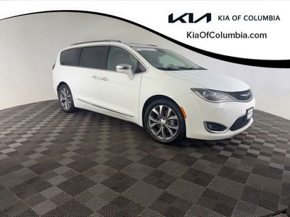 Used 2019 Chrysler Pacifica Limited w/ Tire & Wheel Group